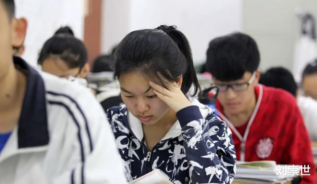 高中学霸的情书被发现, 学渣觉得很肉麻, 老师却夸赞有文采