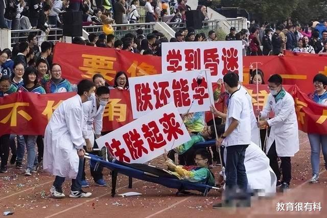 安师大校花“火了”, 运动会开幕式表演引众人围观, 网友小鹿乱撞