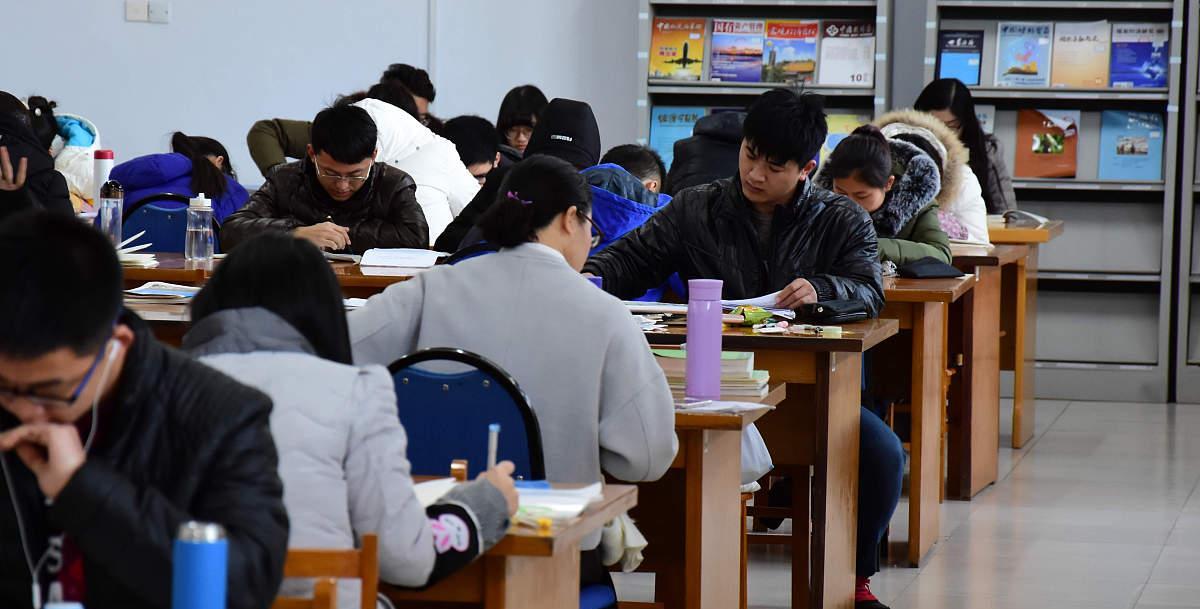 教育部下发通知, 这类大学生毕业直接端铁饭碗, 身份还是干部级别