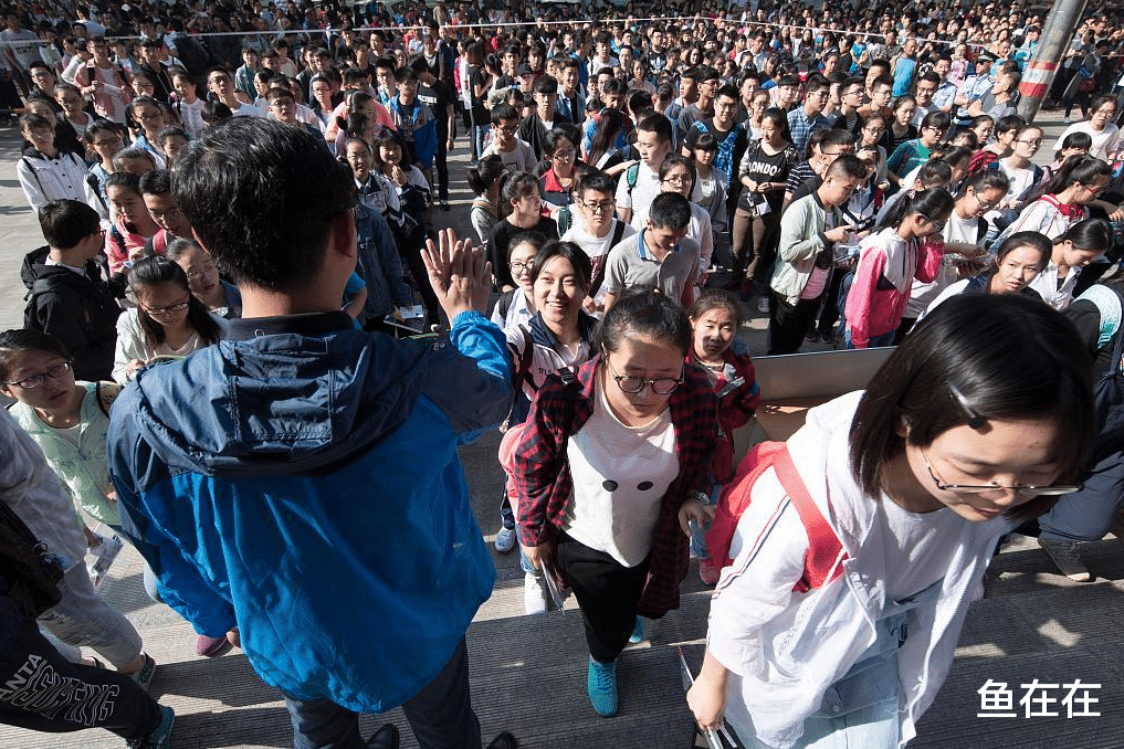 专科生晒“大专”录取通知书受群嘲, 家长霸气回怼