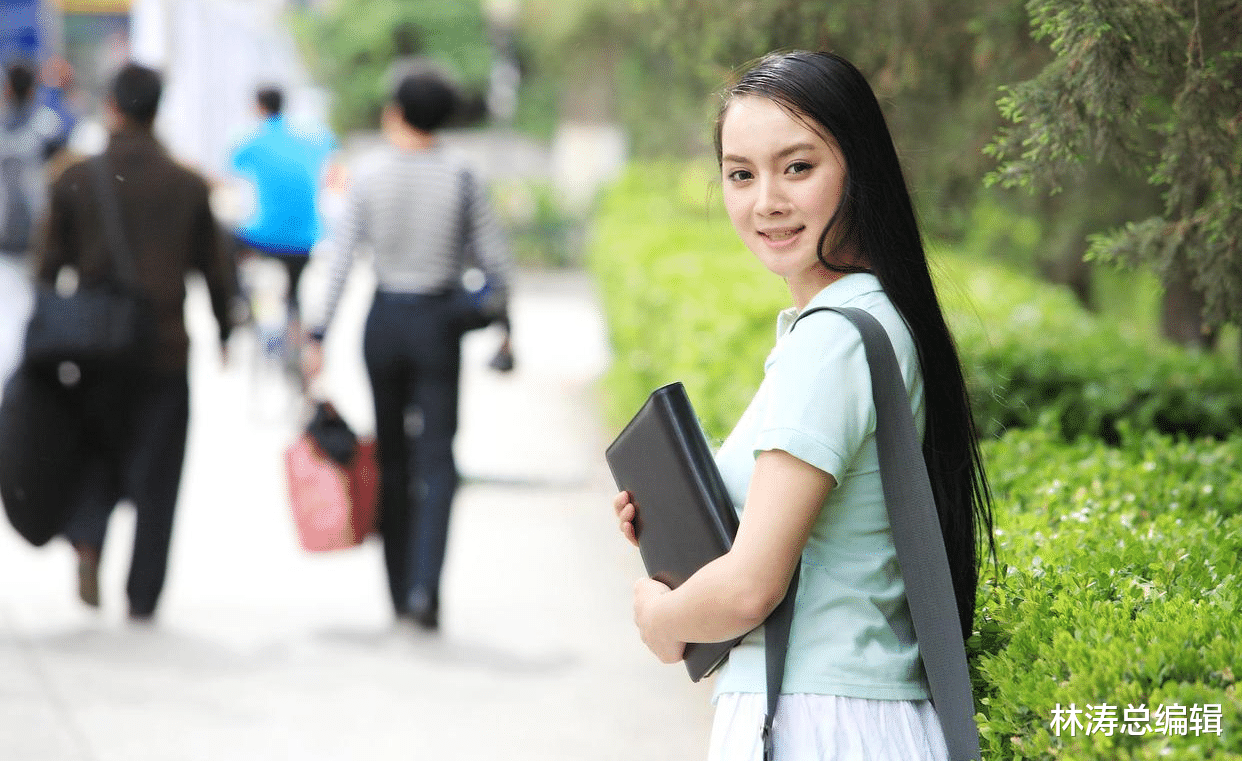 女子学院迎来首位男生, 打破全国再无只招收女生的大学, 惹追捧