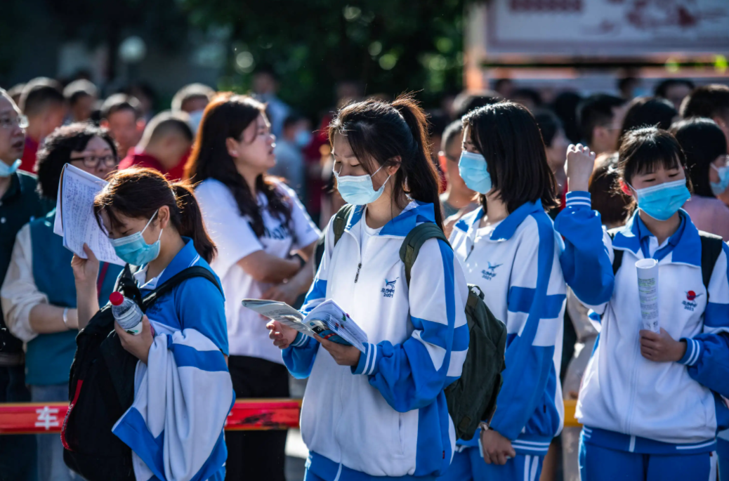 没钱免谈, 只会读书的学生逐步被高校抛弃, 唯有读书高已成下策