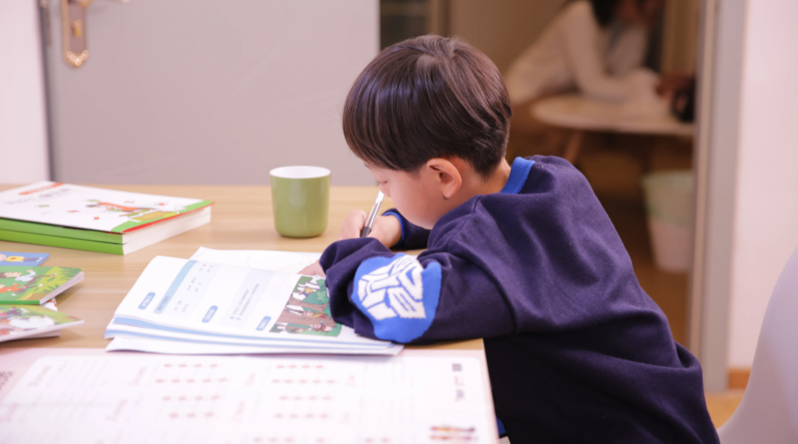 家长晒出学生课本, 直呼“家里有个清北苗子”, 网友纷纷泼来冷水