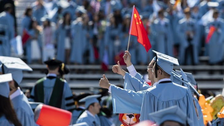 在美中国留学生连续2年减少, 业内人士: 中国家庭对赴美留学态度转向保守