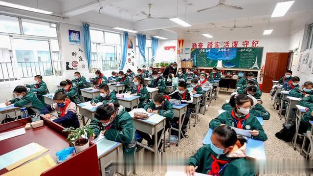 江苏镇江：4万余名中小学生共赴一场阅读写作盛宴