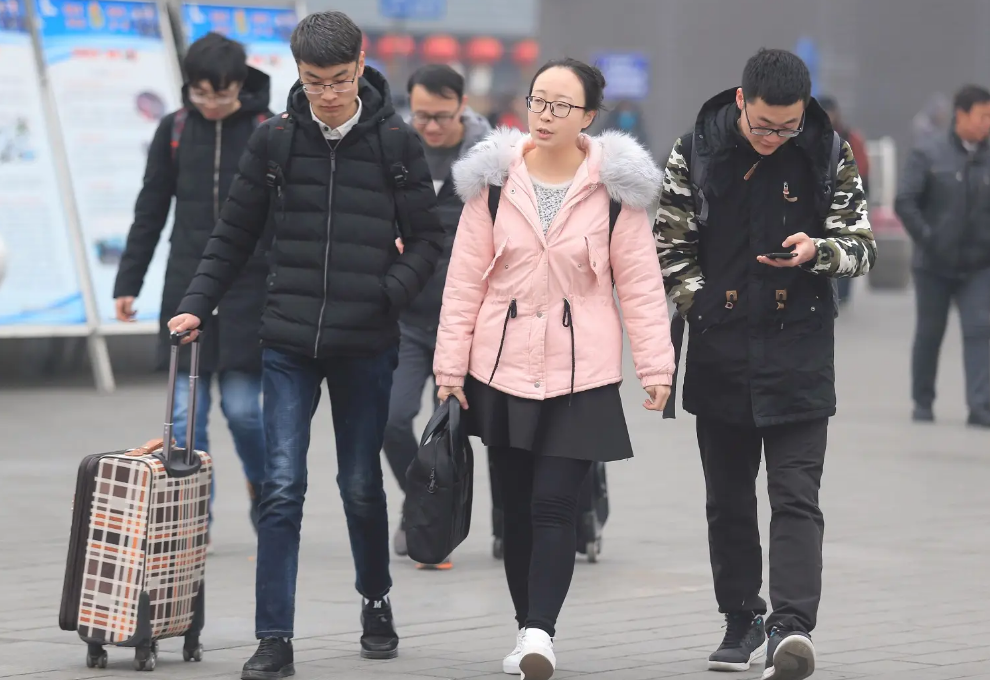 武汉大学拒绝“提前放假”，有序恢复线下教学，此举引发多方争议