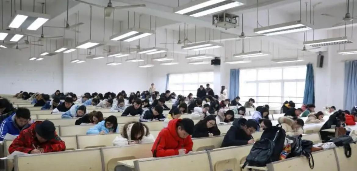 大学生迎来新规定! 毕业难度增加, 在校大学生开始慌了