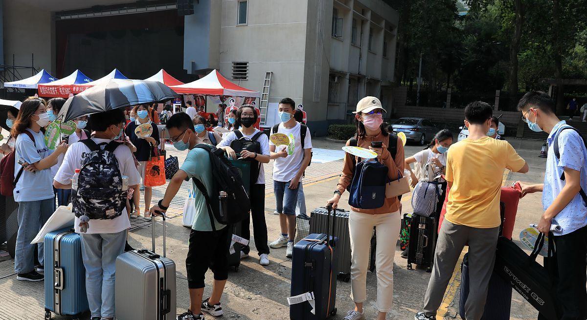 放假时间有变动! 我国多所高校更改放假时间, 家长: 望早日回家