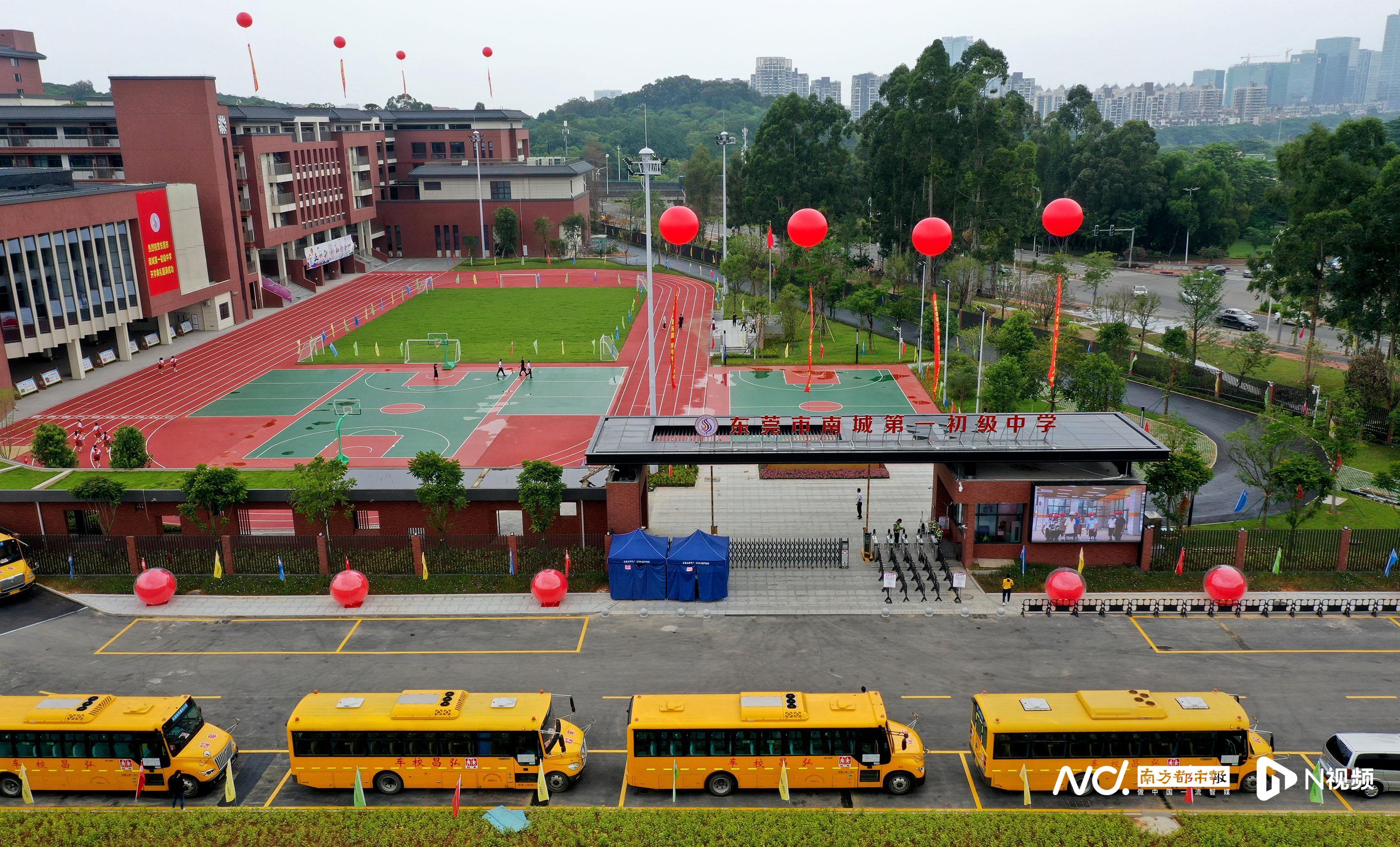 点赞|南城街道: 五年新增公办中小学学位17800多个