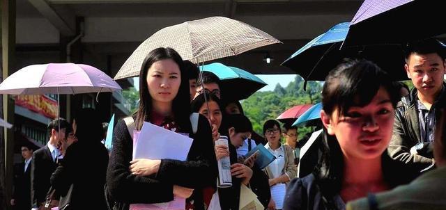 大学生入职国企, 3年后却选择辞职, 揭露了当下就业的现实!