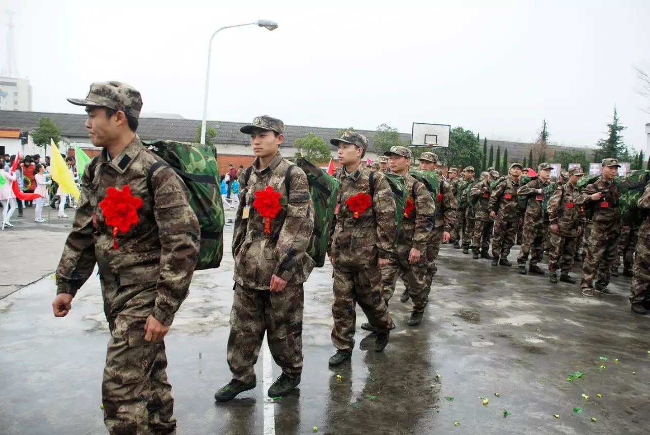 为什么在校大学生想要当兵, 难度越来越大? 其中有3大原因