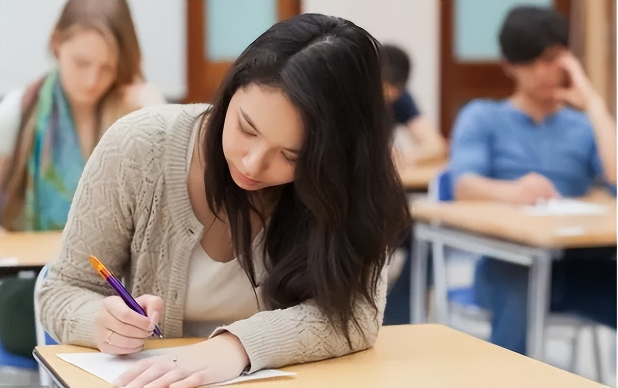 高考750分满分女学霸, 14岁上大学, 毕业后的选择却让人意难平