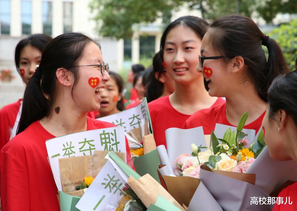 初三学生放学回家, 带回一封“申请书”, 家长泪流满面, 太难了