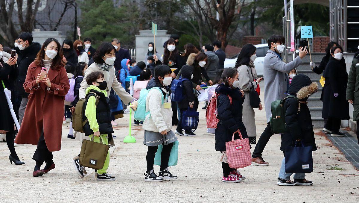 多地级市教育局最新通知: 寒假时间迎来推迟, 家长: 补课可以理解