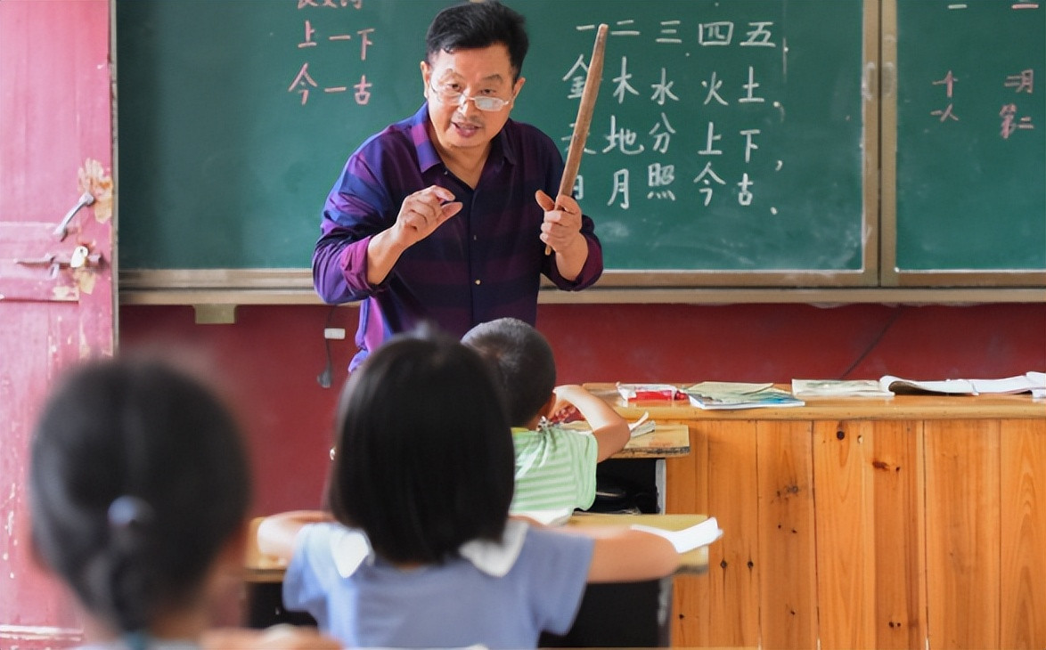 继《背影》后, 家长又提议语文教材删除《小池》, 原因也很离谱