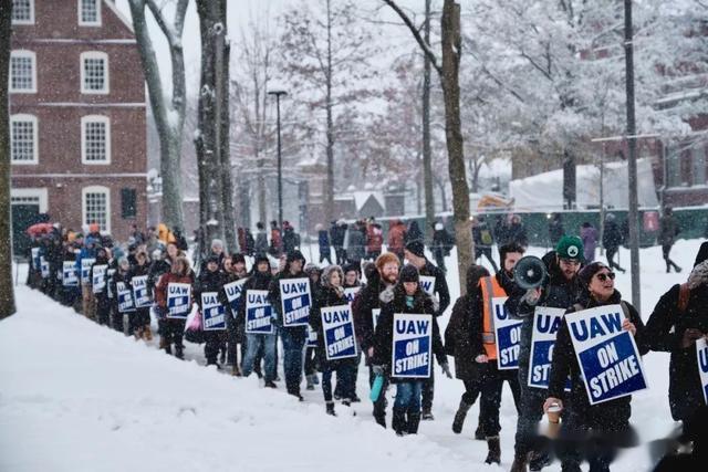 郑孜研: 哈佛大学研究生雇员冒雪罢工!