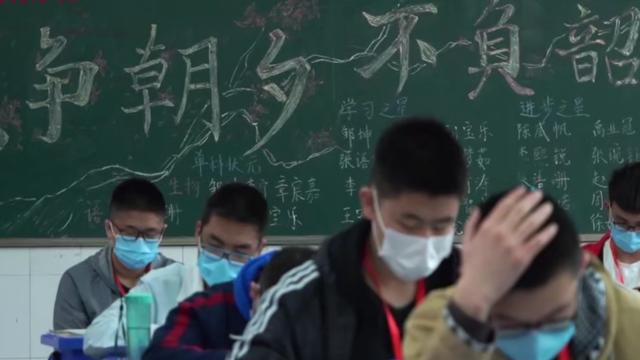 戴着口罩下的高三学生, 该如何面临高考?