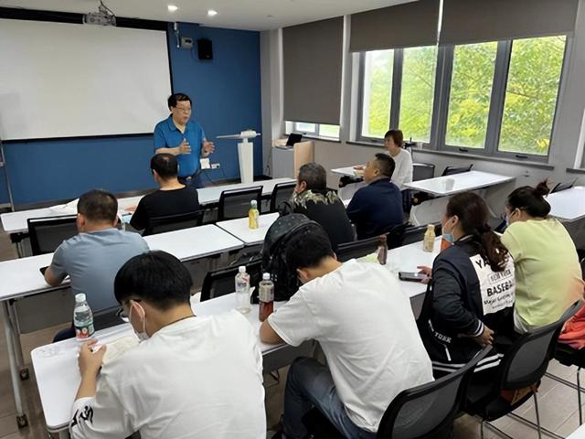 首批实验班学员启航学习新里程! 上海劳模学院助力劳模技能学历双提升