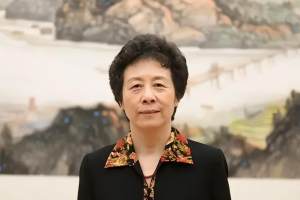 她是留学女博士, 55岁出任上海市副市长, 后官至副国级, 如今77岁