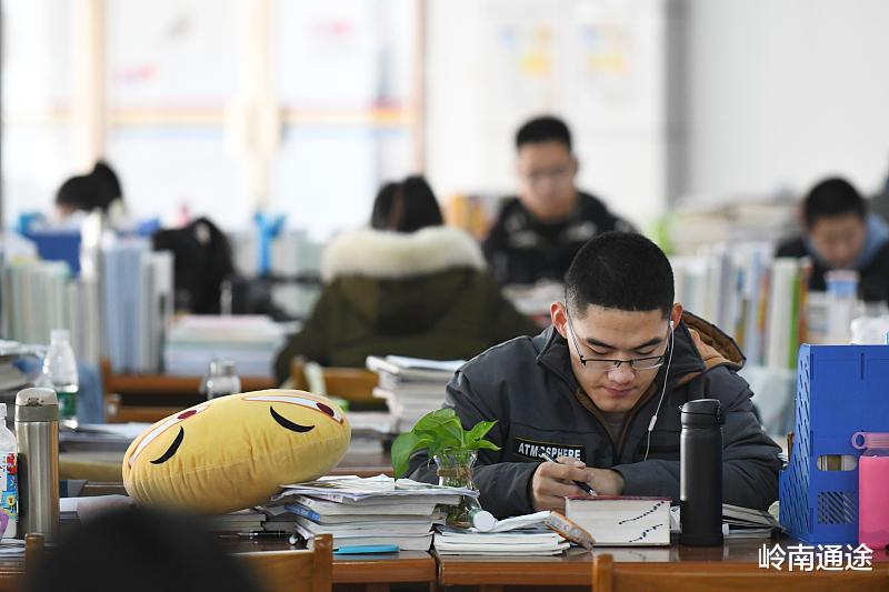 普通大学的博士, 有必要读吗? 读博容易毕业难, 要结合实际考虑