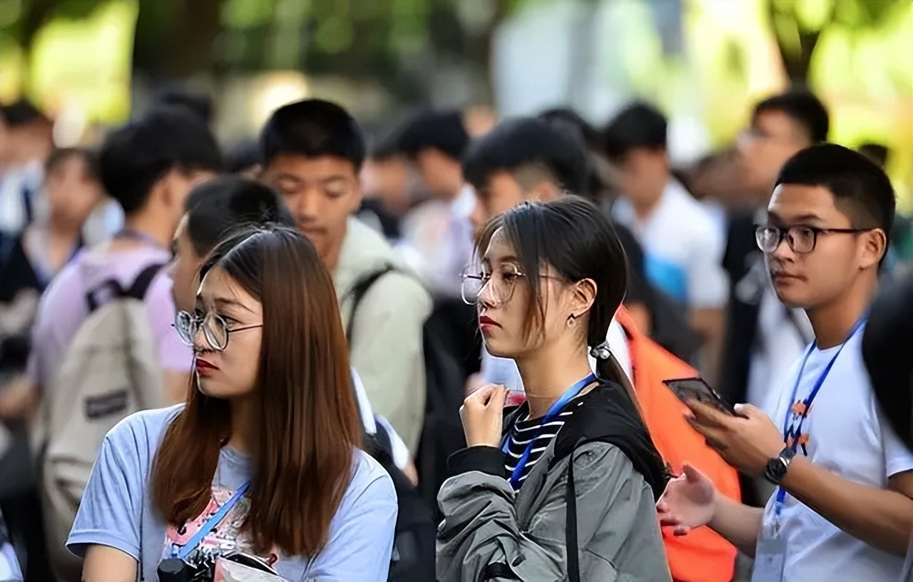 “烧钱”的4个大学专业, 毕业后却成为香饽饽, 家无余粮读不起