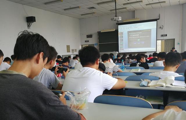 因为700块钱毁掉前程值得吗? 一位211大学生的操作, 让人表示费解