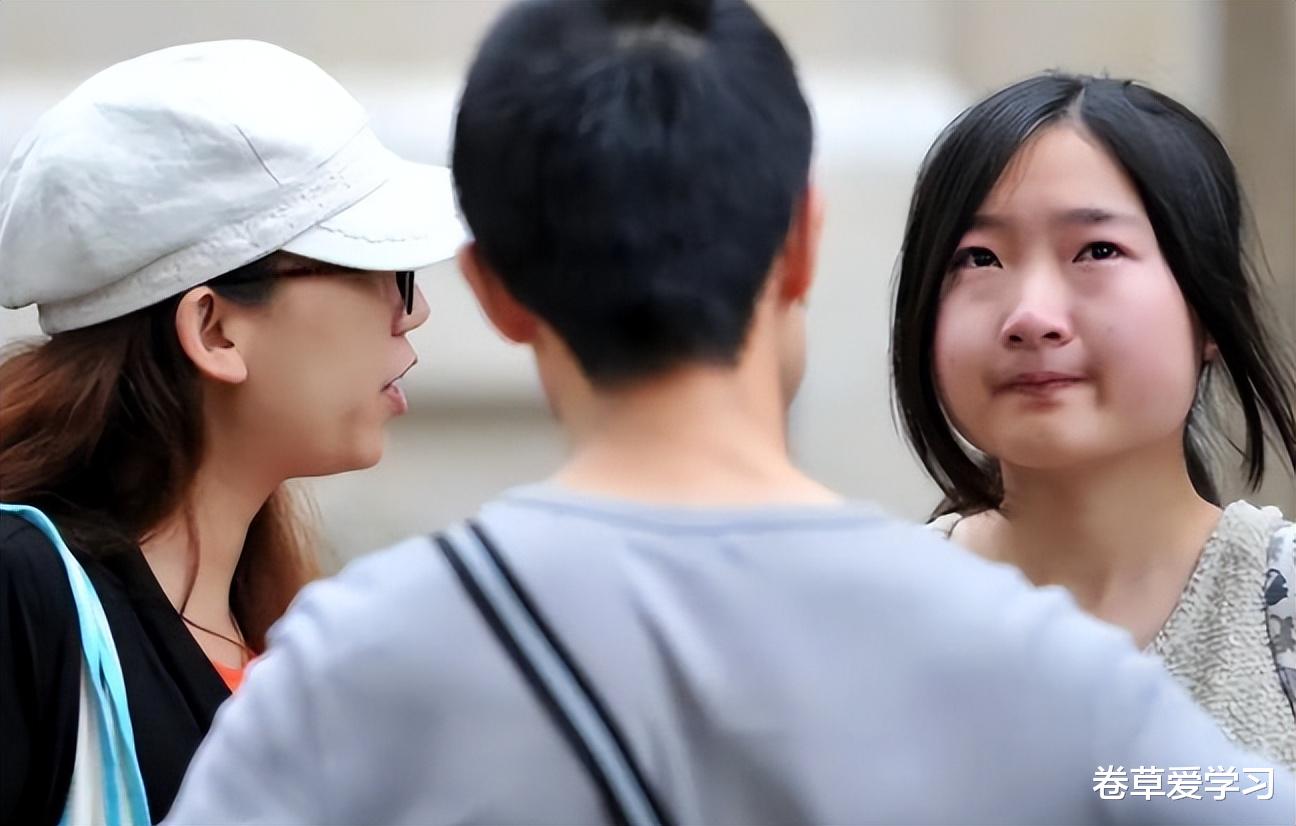 继父在
女生房间装摄像头, 母亲态度让学生寒心, 相关部门介入