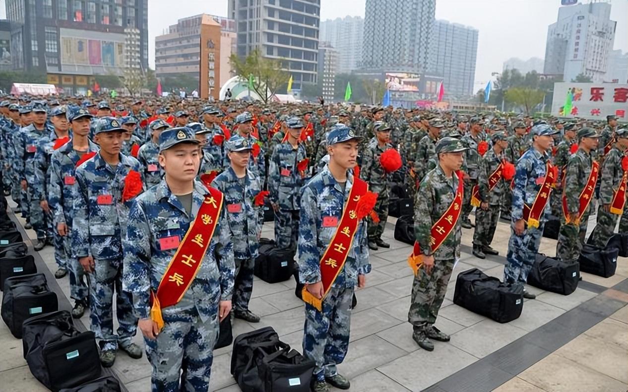 为何说高中生考上了大学之后去当兵更好? 原因有三, 望周知