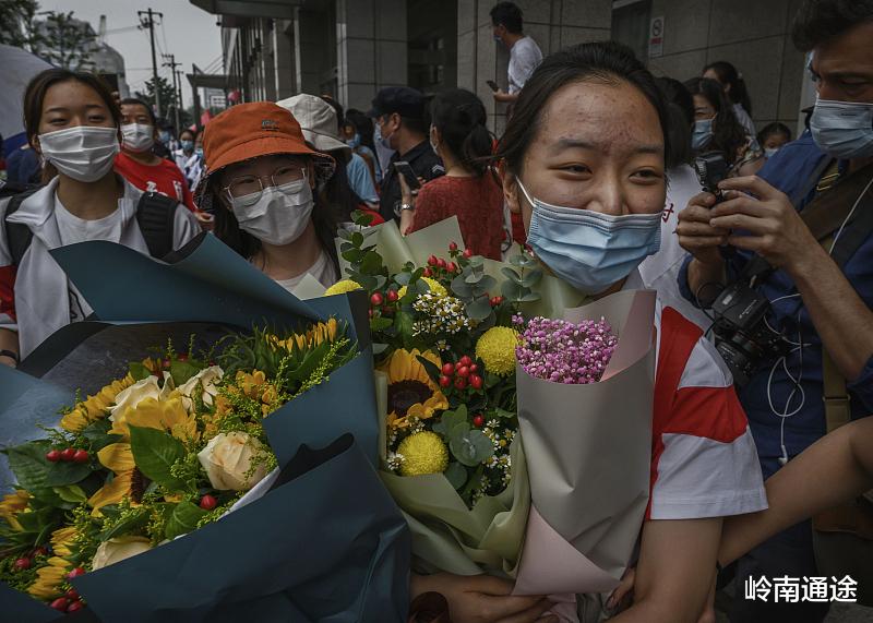 女儿高三, 想让她考中医药大学, 问问过来人中医业前景怎么样?