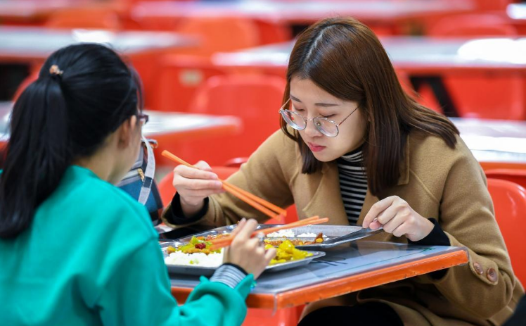 “洗澡比吃饭都贵”, 高校女生吐槽学校天价澡堂, 定价标准引热议