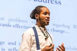 打破教育规律: 剑桥最年轻的非裔教授年仅37岁, 但18岁时还不识字