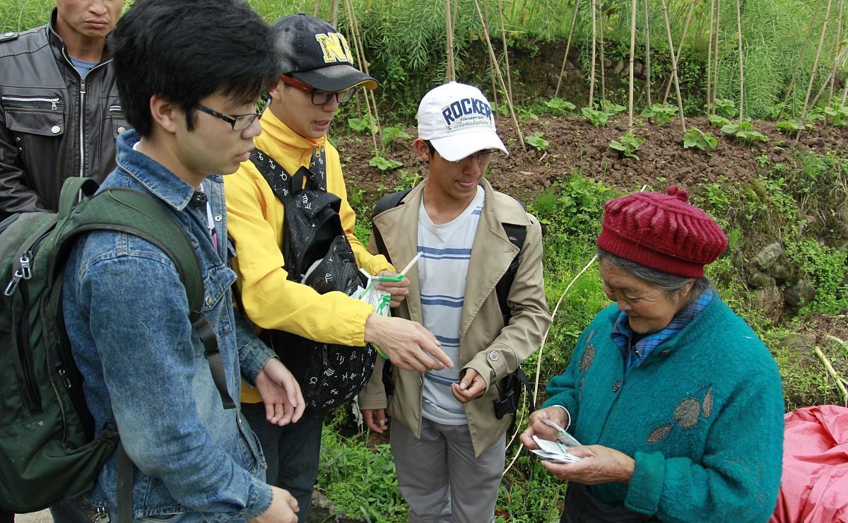 人大代表建议, 引导高校生成高素质农民, 网友: 读书是为了种地?