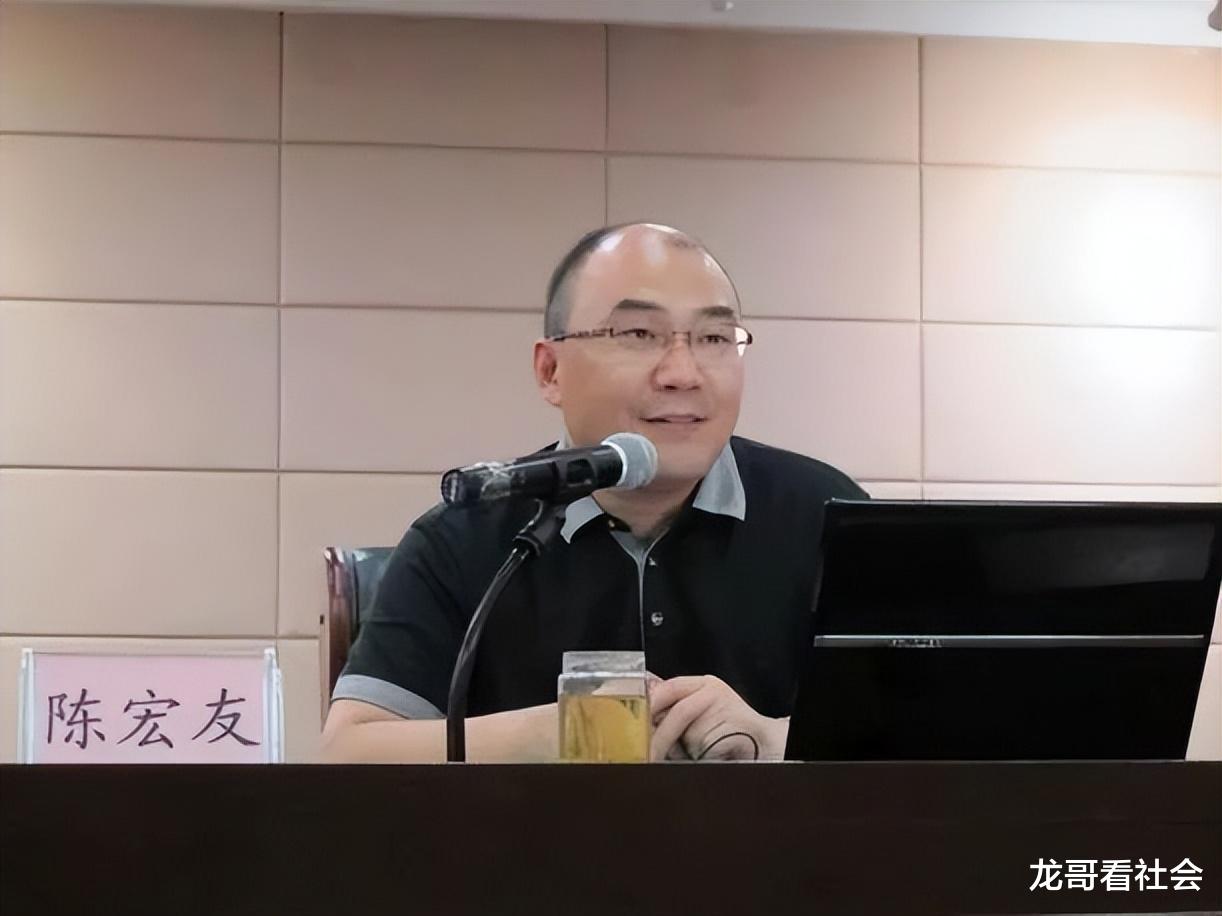 崇洋媚外的陈宏友获支持, 励志演讲的高三女生被网暴, 要狠刹歪风