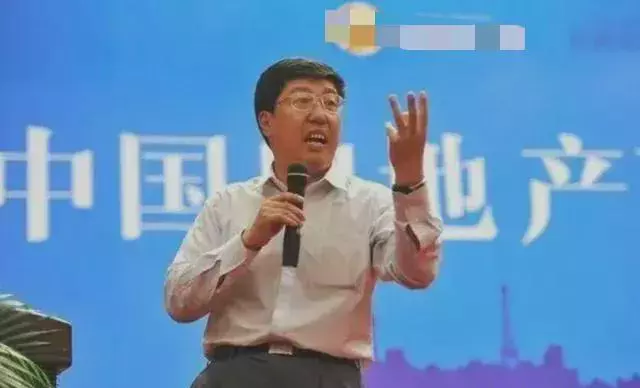 北师大教授董藩一路狂言: 40岁没有4000万身价, 不配做我的学生?