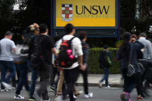 短短3周, 近3万中国留学生入境! 澳洲高校收入大涨