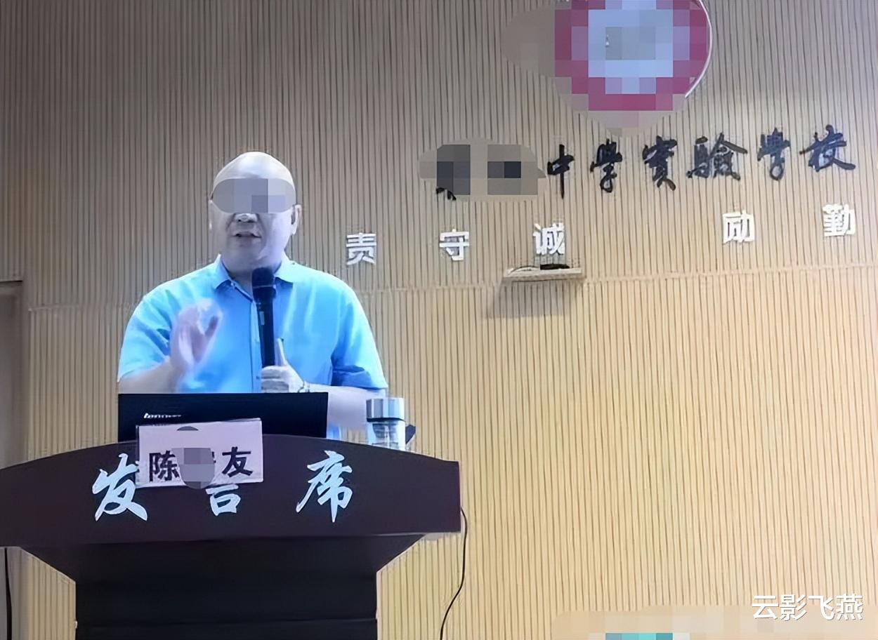 合肥一中学一段校园“奴性”视频引爆全网：你跪舔的样子，真恶心