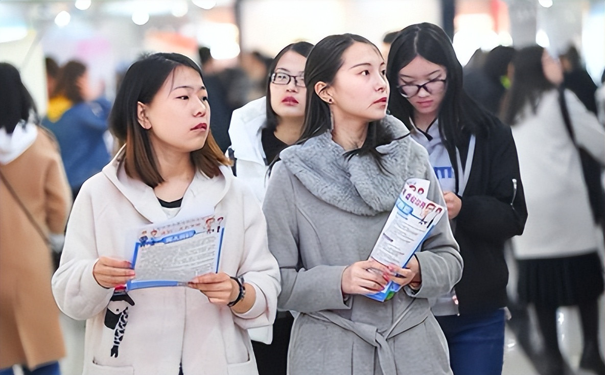 硕士送外卖、博士当城管, 考再高学历有啥用? 读书无用论再被提及