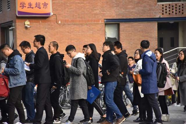 酒店进大学招洗碗工, 1158万毕业生不可能都当白领