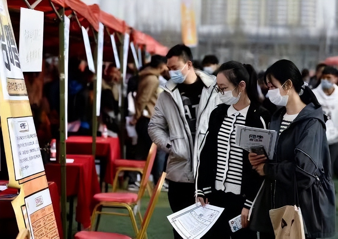 2023中国烟草春招拉开序幕, 毕业生积极应聘, 却被网友“泼冷水”