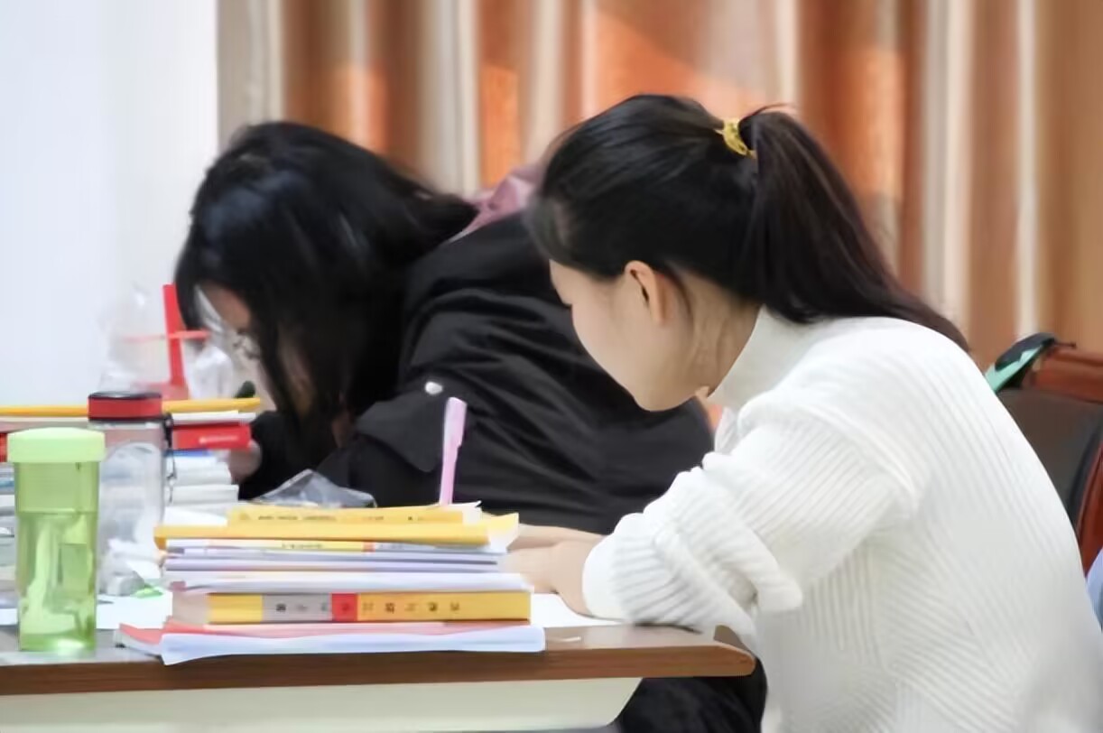 大学生评选其最后悔的事