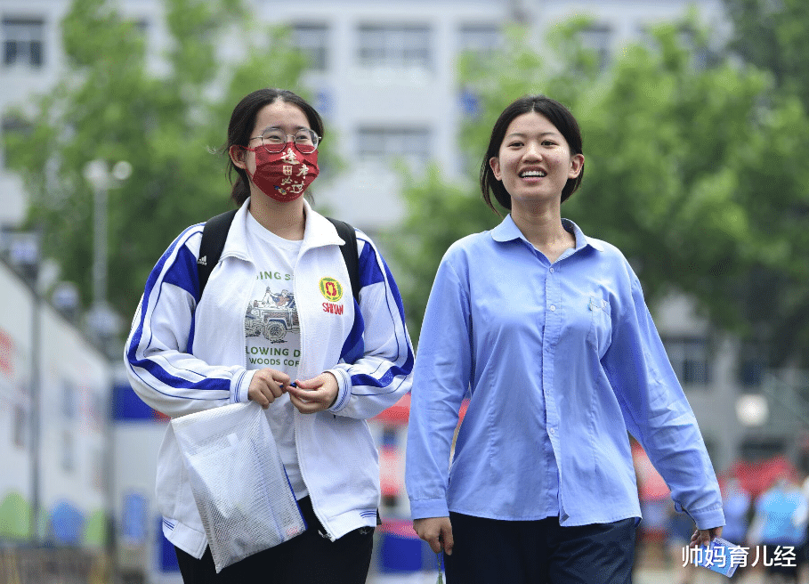 高考试卷“瘦金体”出圈, 字迹娟秀又工整, 老师看了直接满分