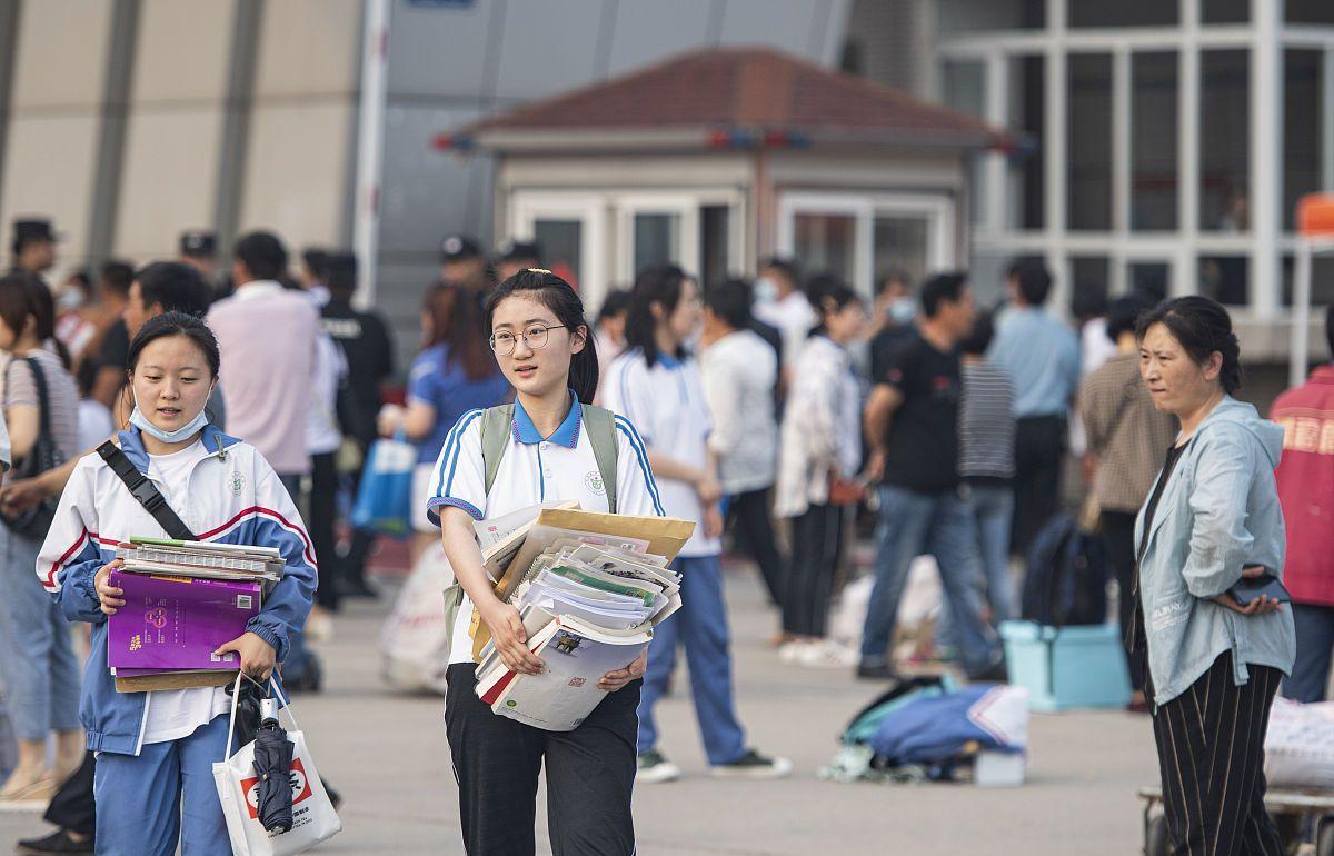 高考前三次模拟成绩不同, 哪个成绩才是真实的? 家长都迷茫了