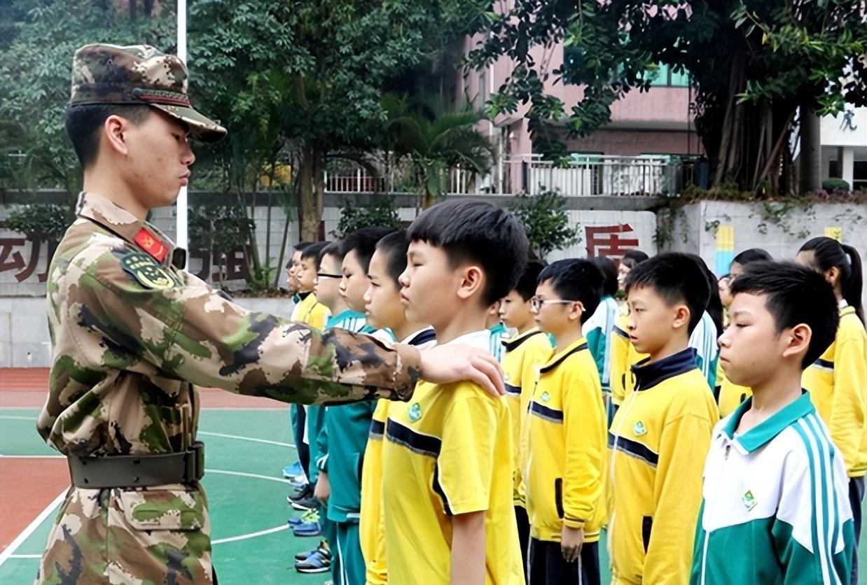 8名小学生跪地互扇耳光上百次, 家长说出更多细节, 处理结果来了