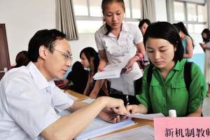 北大中文系一女生毕业后, 回河南当老师, 亲友觉得可惜被母亲怼了