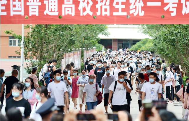 高考史上的“特难数学题”, 中科院院士看后摇头: 不应该拿来高考