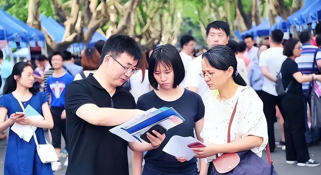 一本学校闹“招生荒”! 两千多个名额无人报, 学校得知原因选择沉默