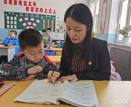 龙江好人▷大庆市姜利: 扎根乡村教育22载, 用爱心和坚守诠释初心使命