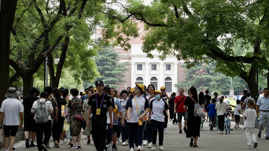 清华大学周末和节假日继续开放校园参观