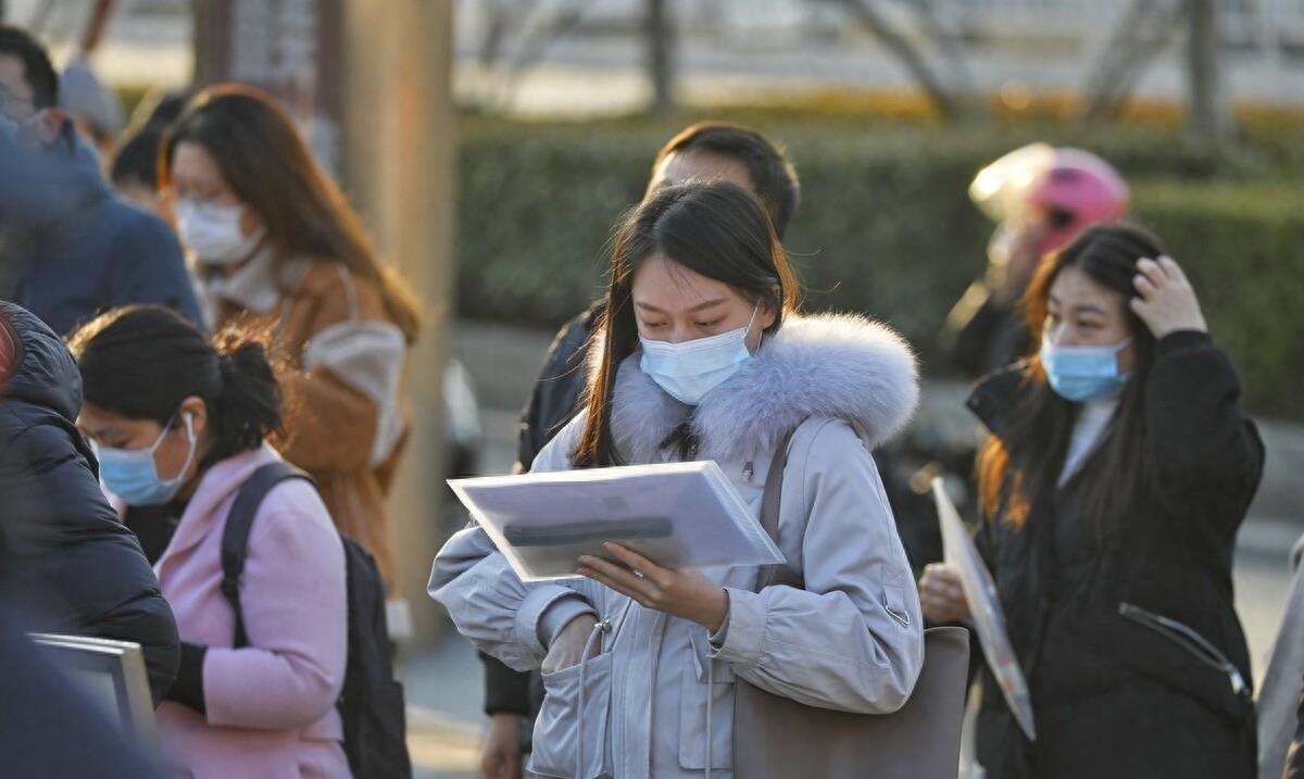 外国人踏足中国公务员的队伍, 揭开独家内幕!