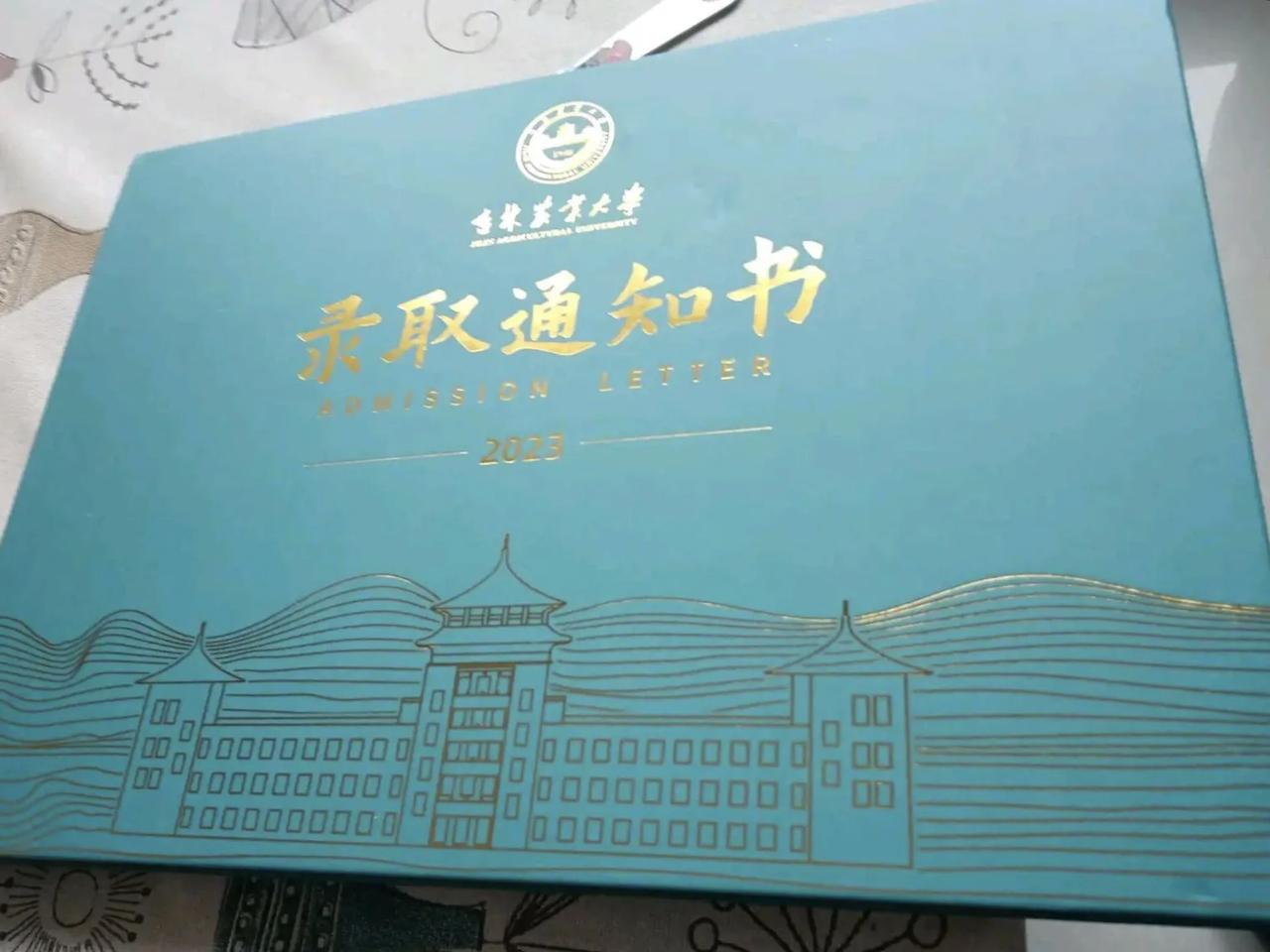 网友：给儿子大概计算了一下开学费用，学费5000元，住宿费600元，教材费800